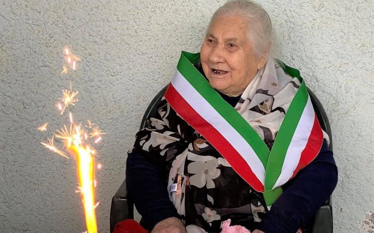 Centenari di Sardegna: nonna Luigia compie la bellezza di 100 primavere