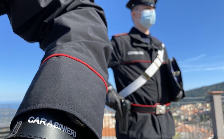 Ogliastra, i carabinieri sequestrano della droga nascosta tra la macchia mediterranea