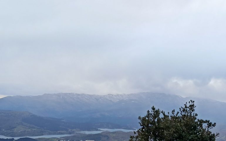 Meteo, si abbassano le temperature: Gennargentu innevato