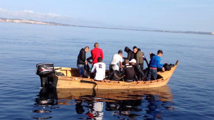 Espulso dall’Italia, ritorna con altri migranti: arrestato 30enne algerino