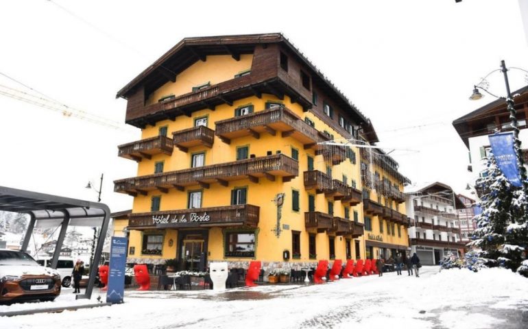 Covid-19, a Cortina un focolaio nel famosissimo Hotel de la Poste, l’albergo dei cinepanettoni