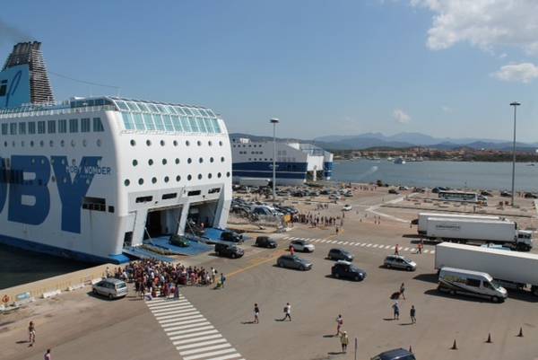 Olbia, 4 stranieri positivi in porto: ma la comunicazione arriva dopo ore