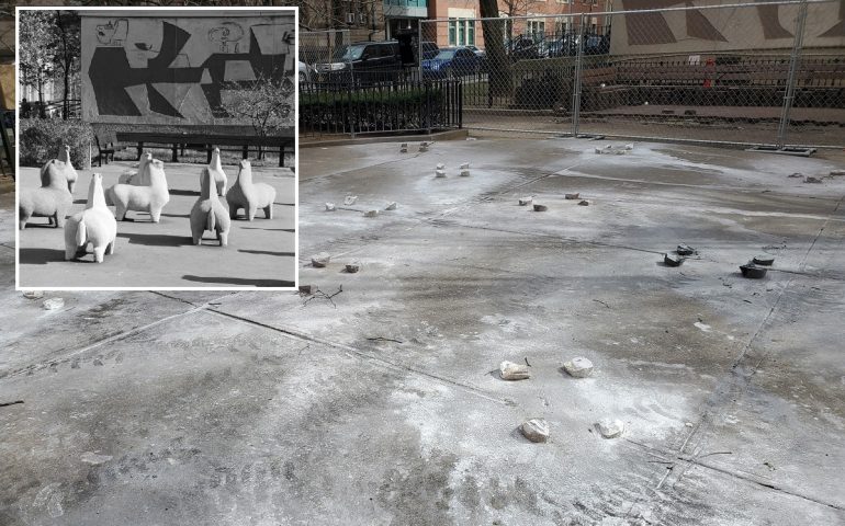 (FOTO) Le statue di Nivola a New York distrutte a mazzate per una riqualificazione