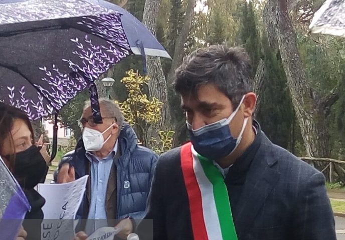 Flash mob per la riapertura dell’Hospice di Nuoro: il sindaco Soddu presente