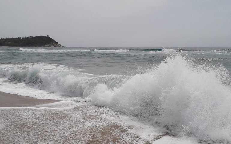 Le foto dei lettori. Il fascino del mare agitato nello scatto di Jenny Casari