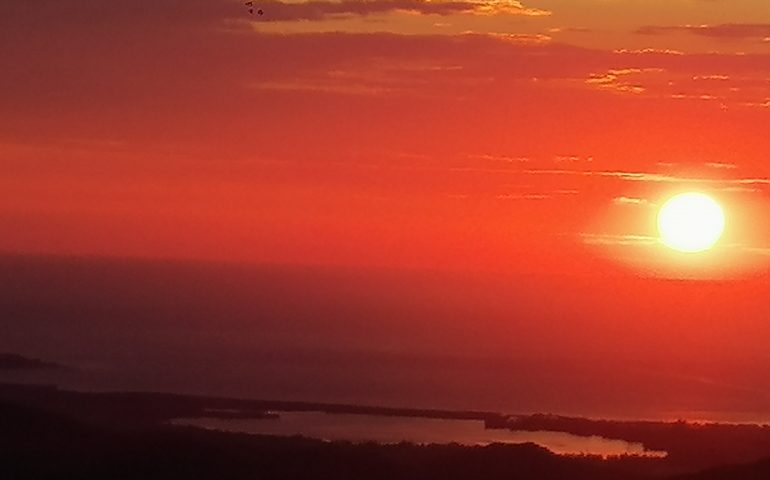 Le foto dei lettori. La spettacolare alba di oggi in Ogliastra