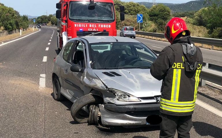 Nuorese, incidente stradale: un’auto sbatte violentemente contro il guardrail