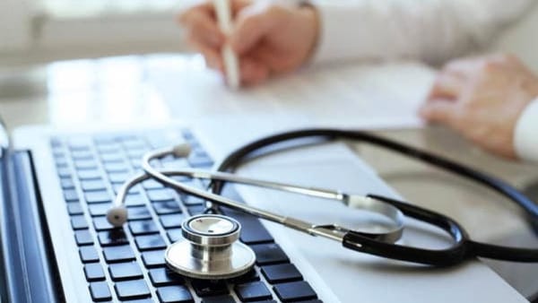medico mano ambulatorio