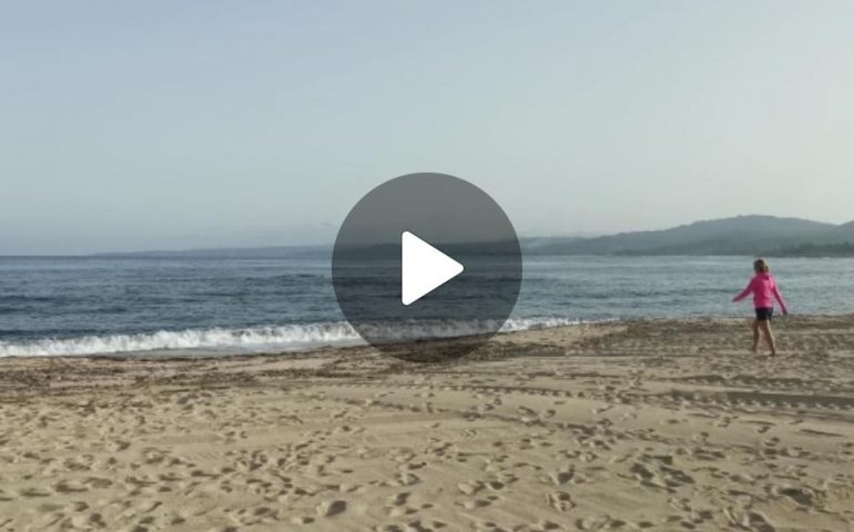 (VIDEO) Ogliastra, la bellezza del mare nella spiaggia di San Gemiliano a Tortolì