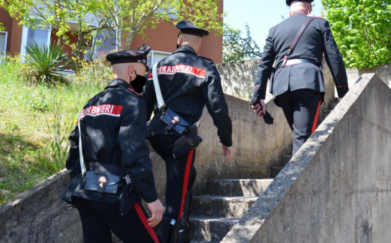 Maltrattava la ex e il figlio di 1 anno appena: 40enne allontanato da casa