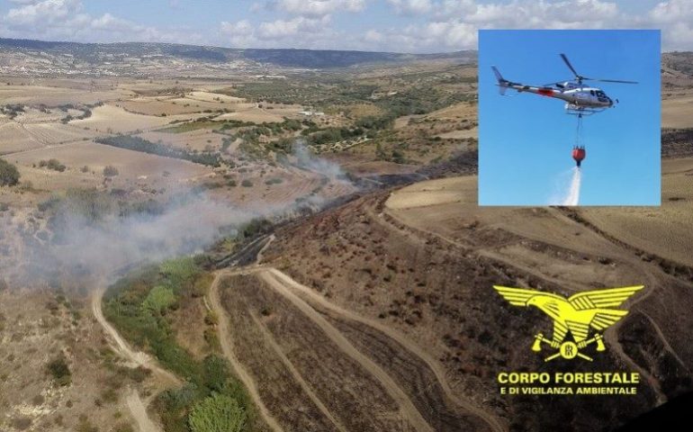 Nuovi incendi in Sardegna in questa domenica afosa: intervengono due elicotteri del Corpo Forestale