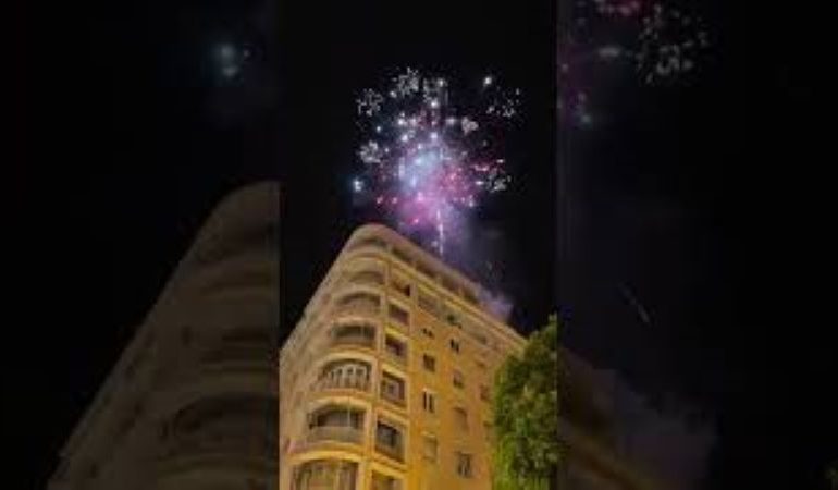 (VIDEO) Malamovida a Cagliari, caos e schiamazzi a notte fonda: in piazza Yenne anche fuochi d’artificio