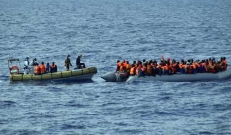 Riprendono gli sbarchi di migranti nel sud Sardegna. Oggi 13 arrivi, tutti algerini: immediato trasferimento a Monastir