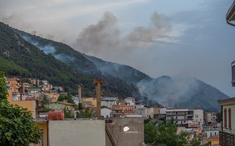 La fotonotizia. Arzana il giorno dopo l’incendio: silenzio e disperazione