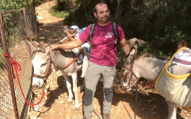 Le foto dei lettori. A Baunei, il trekking sugli asinelli con Antonio Boi