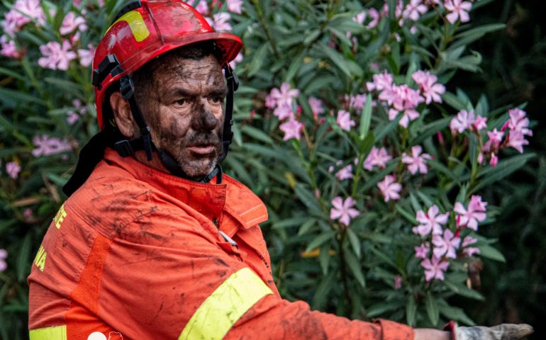 Le foto dei lettori. Gli eroi in azione durante l’incendio ad Arzana