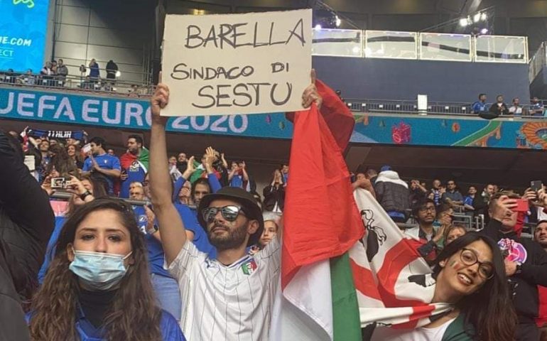 “Barella sindaco di Sestu”: il cartello di un tifoso sardo a Wembley spopola sui social