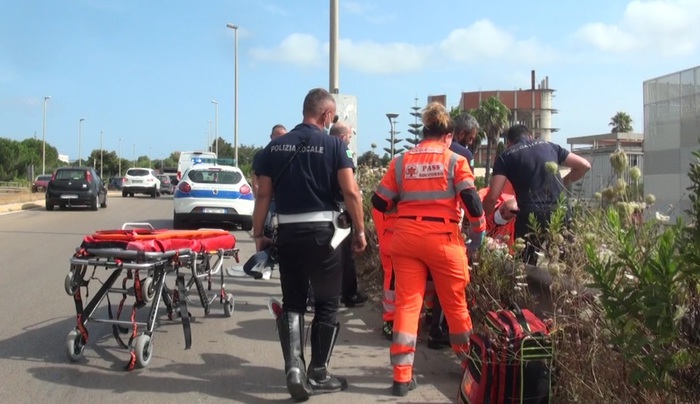 Sardegna, uomo travolto mentre camminava sul ciglio della strada: è gravissimo