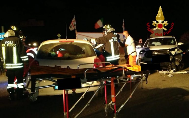Sardegna, terribile incidente nella notte: scontro fra 4 auto, feriti gravemente tre uomini