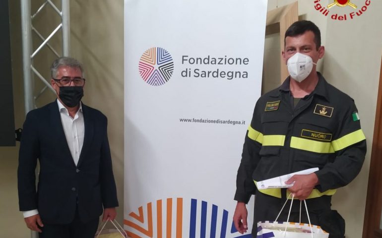 Fondazione di Sardegna consegna due defibrillatori ai Vigili del Fuoco di Nuoro