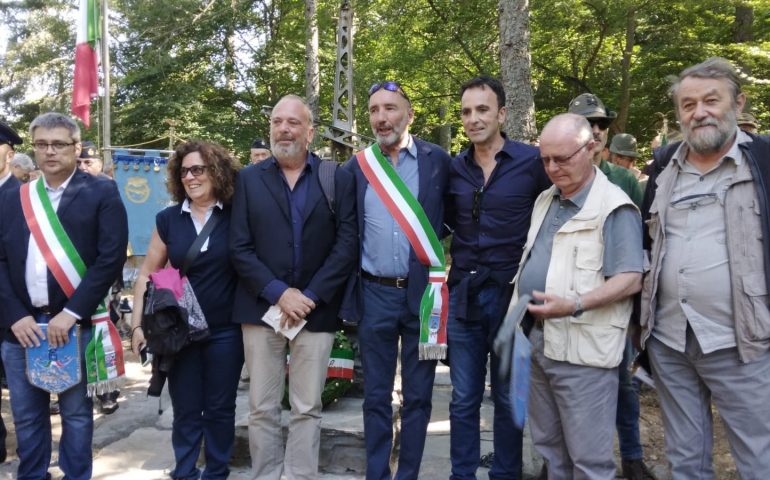 Cesare Lai, il pilota eroe di Ulassai, ora ha il suo monumento a Giaglione: presenti sindaco e parenti