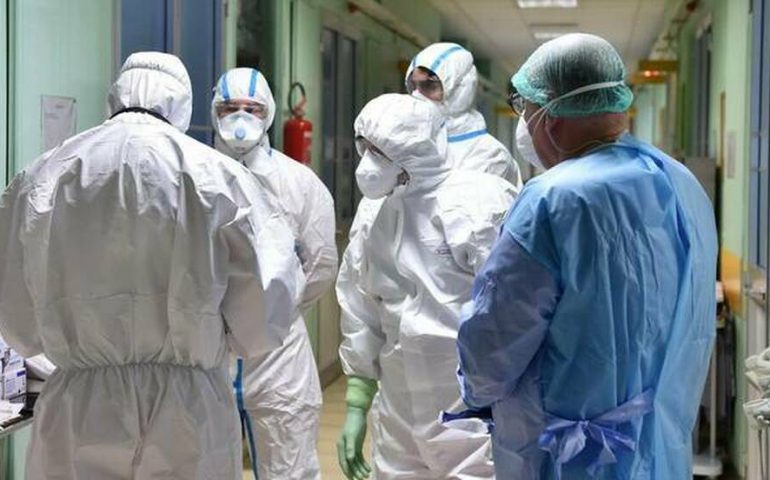 Sardegna, ore contate per medici e sanitari no vax: pronte 57 lettere di ATS di sospensione dal servizio