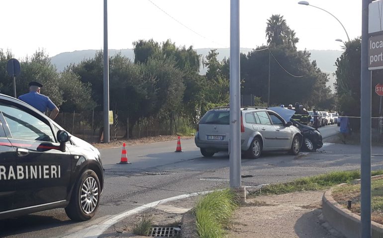 Tortolì, violento scontro tra auto in via Foddeddu: traffico rallentato