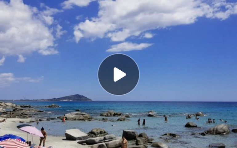 (VIDEO) Ogliastra, la suggestiva spiaggia il “Golfetto” (Tortolì): sabbia bianca e mare trasparente