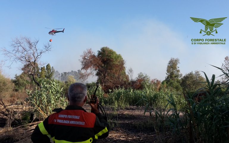 Ancora fiamme a Villagrande: elicottero in azione in località “Cuile Is Eras”