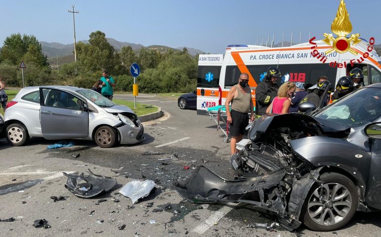 Brutto scontro sulla 125: tre auto coinvolte, diversi feriti