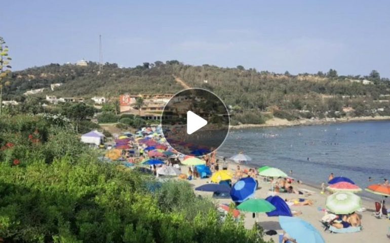 (VIDEO) Ogliastra, aspettando Ferragosto: la spiaggia di Porto Frailis (Arbatax) presa d’assalto