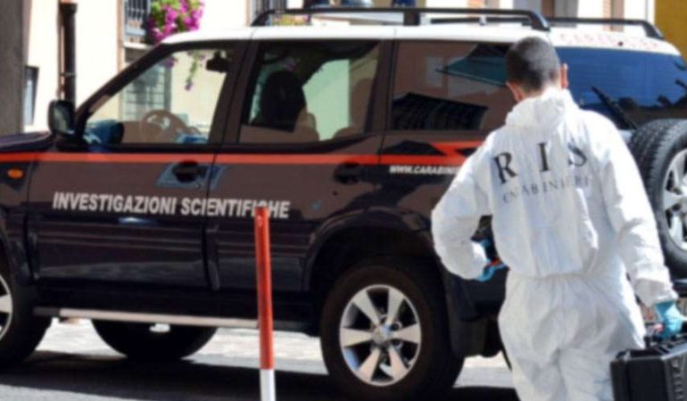 57enne trovato morto in casa: fratello convivente indagato per omicidio