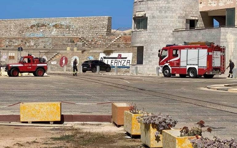 Arbatax, la stazione marittima cade a pezzi. Intervengono i Vigili del Fuoco