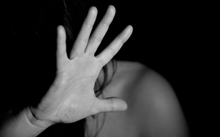 Sardegna, tentato femminicidio: la donna è fuori pericolo