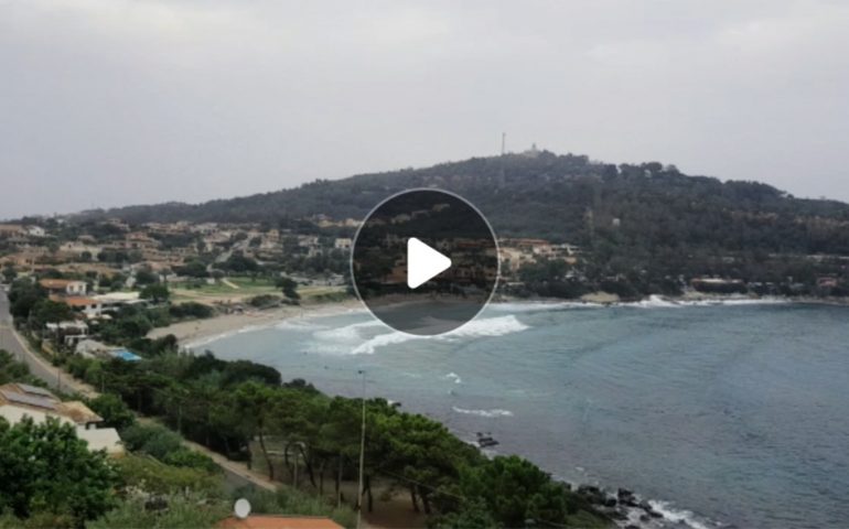 (VIDEO) La bellezza della Baia di Porto Frailis (Arbatax) vista dall’alto, nonostante qualche nube