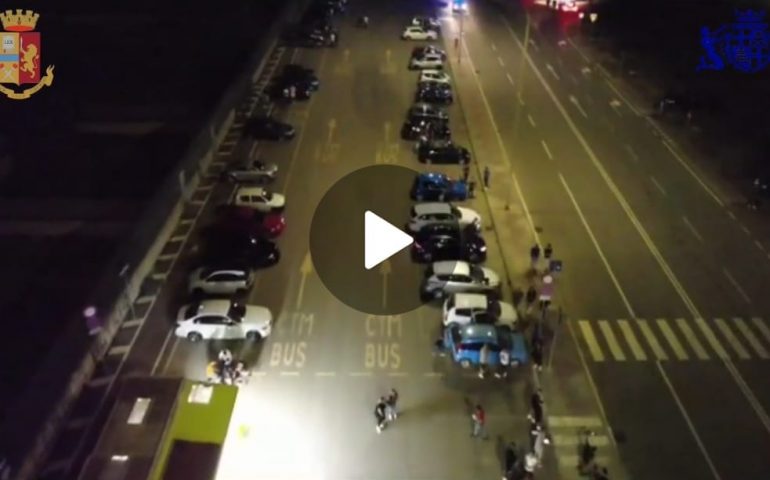 (VIDEO) Cagliari, corse clandestine di auto nella notte a Sant’Elia: interviene la Polizia