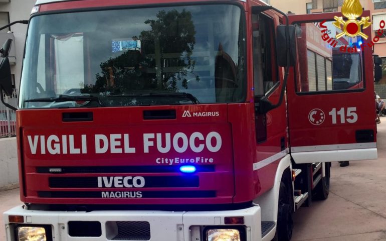 Sardegna, tenta di spegnere incendio a casa della sorella: muore 53enne