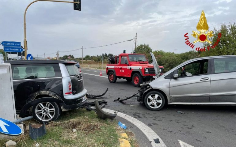 Sardegna, terribile incidente fra due auto: tre persone ferite, una gravemente