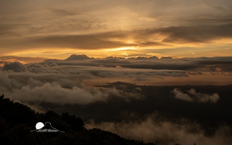 Le foto dei lettori. Il buongiorno oggi arriva da Monte Idolo ed è fiabesco