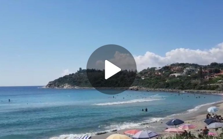 (VIDEO) Ogliastra, la spiaggia di Porto Frailis (Arbatax): bellissima e affollata anche a settembre