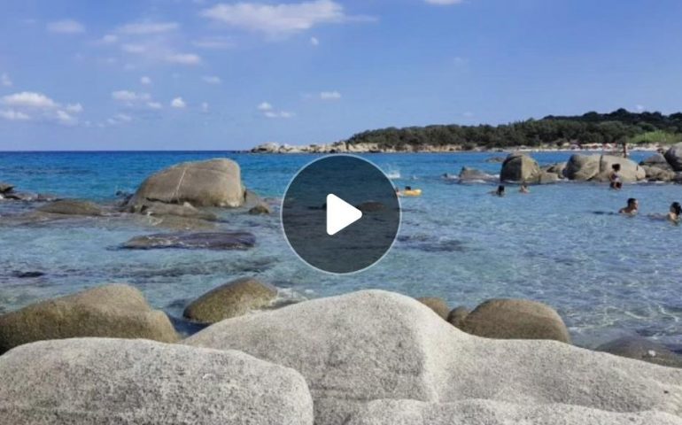 (FOTO e VIDEO) Ogliastra, la spettacolare spiaggia “il Golfetto” a settembre