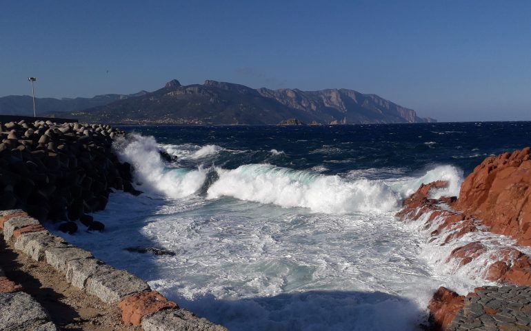 Le foto dei lettori. Gli Scogli rossi di Arbatax nello scatto di Jenny Casari