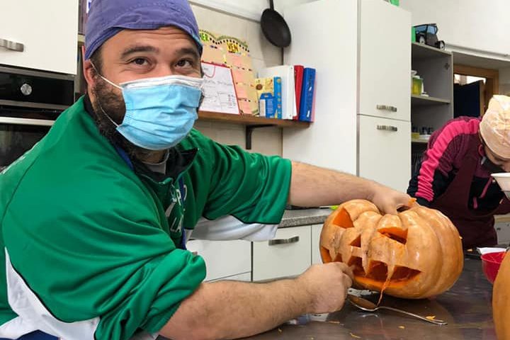 La fotonotizia. I ragazzi di Ogliastra Informa si preparano per Halloween