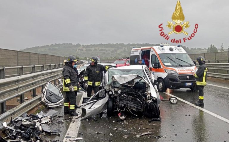 Scontro frontale sulla 125. Muore un uomo e due feriti di Bari Sardo