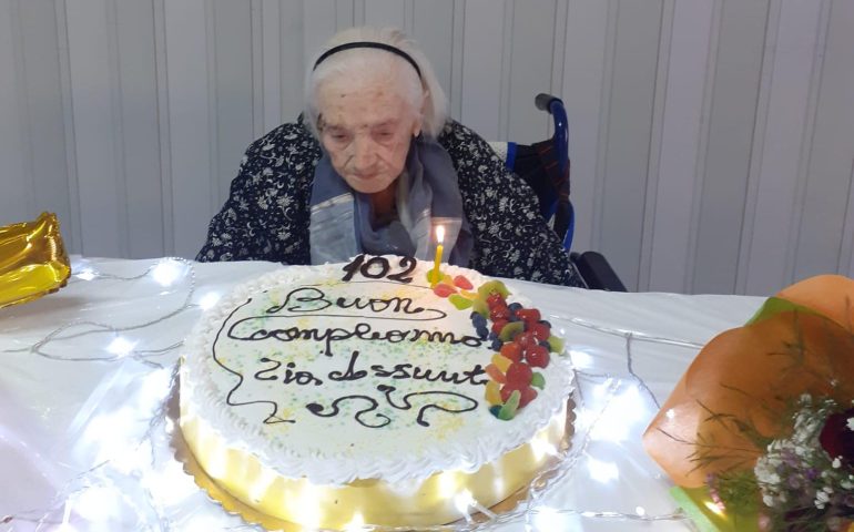 Sardegna terra di longevità. Seui in festa per i 102 anni di Tzia Assunta Piras