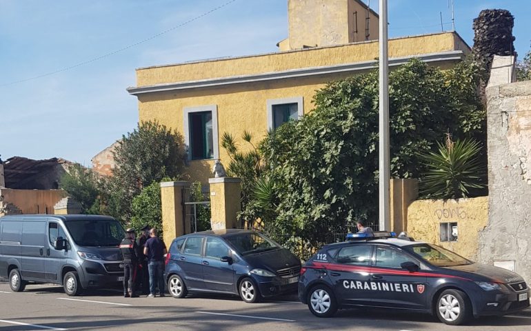 Dramma della solitudine in Sardegna: cadavere di un uomo trovato in un’abitazione. Era morto da settimane