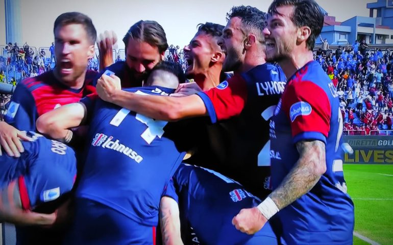 Altro che jet lag: gli uruguayani e Joao Pedro trascinano il Cagliari alla prima vittoria. Con la Samp finisce 3-1