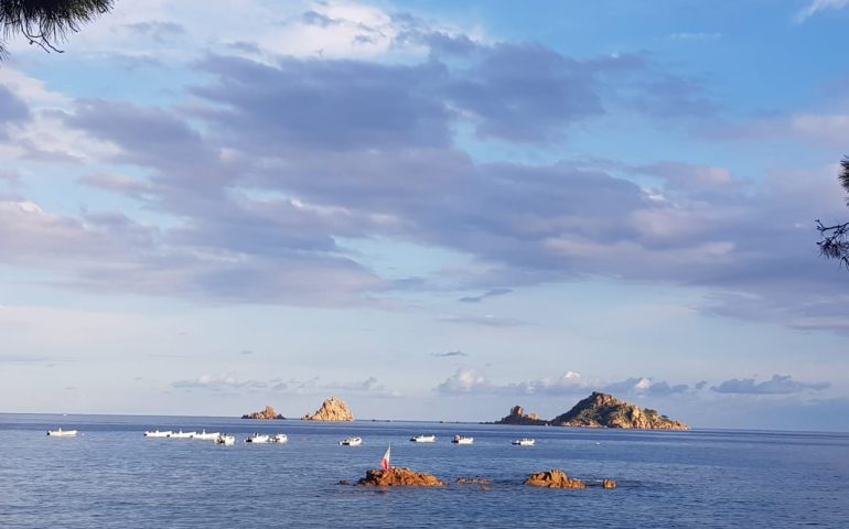 Le foto dei lettori. Un suggestivo panorama dell’Isolotto d’Ogliastra, ammirato da Santa Maria Navarrese