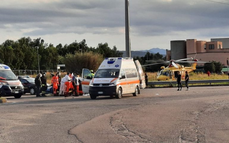 Tortolì, auto si ribalta nella zona industriale: un ferito grave trasportato in elisoccorso al Brotzu