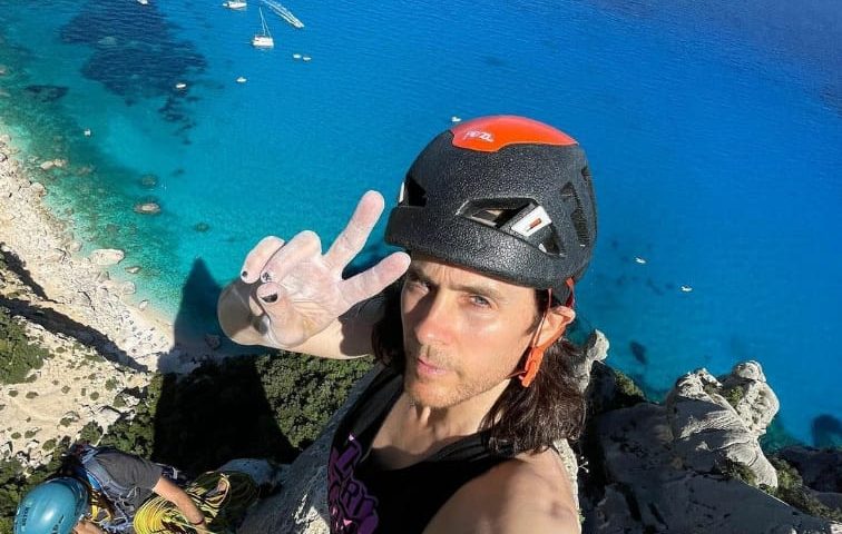 Spunta su Instagram, dopo mesi, una foto del divo Jared Leto a Baunei